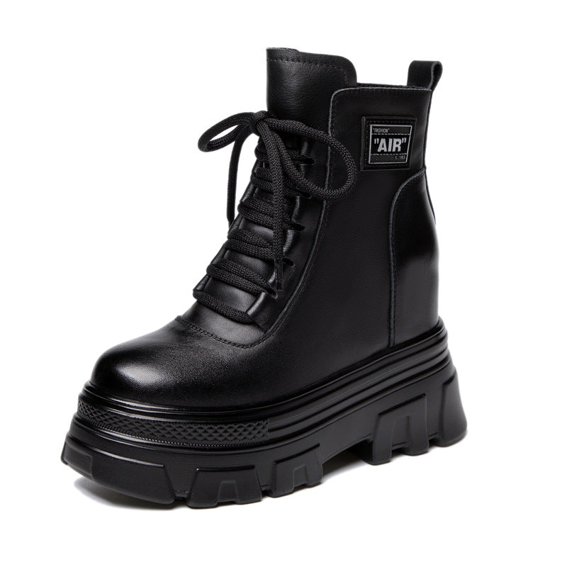 Effortlessly Elegant Boots with a Timeless Design