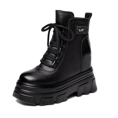 Effortlessly Elegant Boots with a Timeless Design