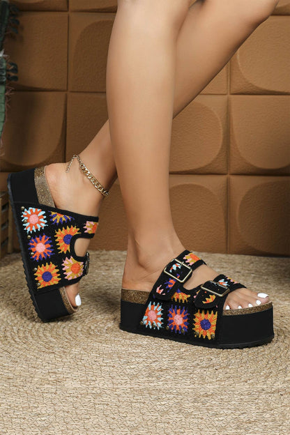 Effortlessly Elegant Sandals with a Timeless Design