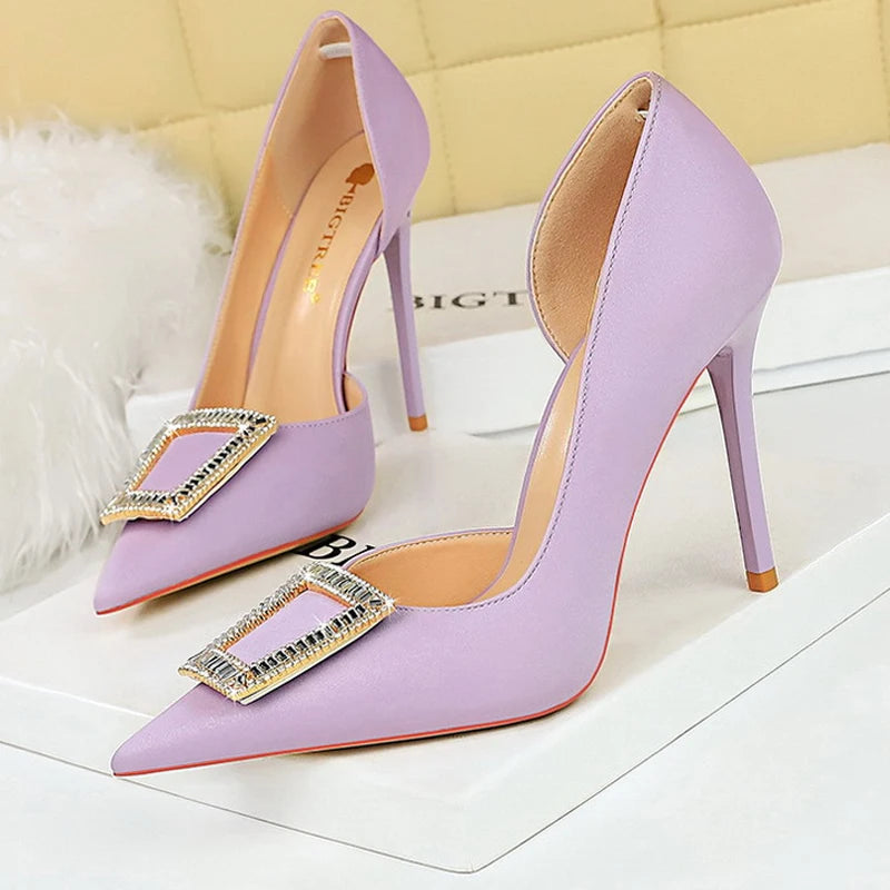 Well Tailored Heels with a Graceful Silhouette