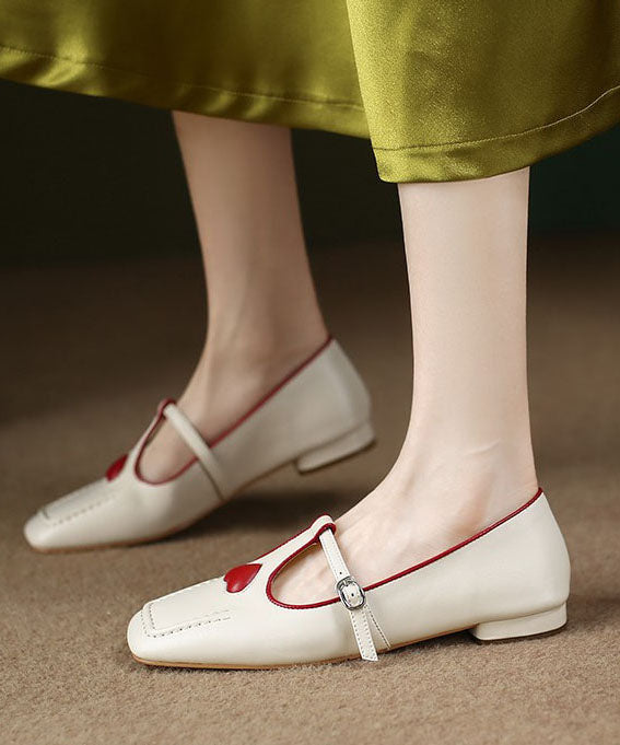 Effortlessly Elegant Sandals with a Timeless Design