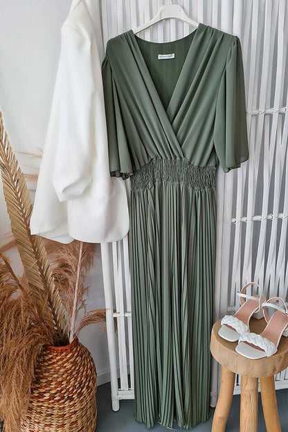 Sophisticated Garment with a Clean Classic Look