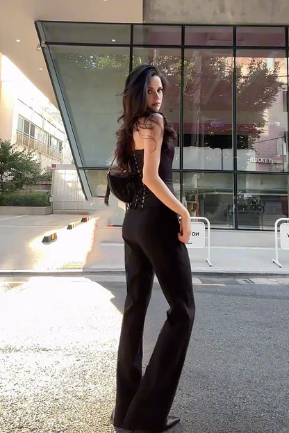 Effortlessly Elegant Pants with a Timeless Design