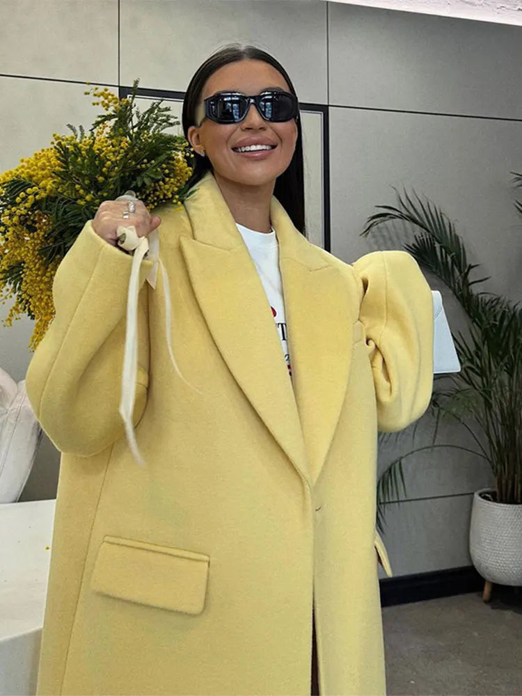 Well Tailored Coat with a Graceful Silhouette