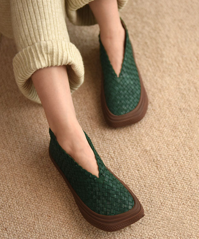Well Tailored Boots with a Graceful Silhouette