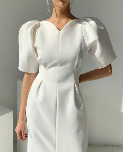 Well Tailored Dress with a Graceful Silhouette