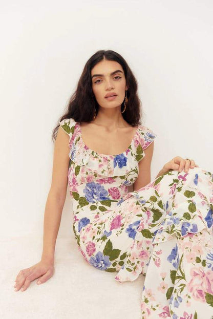 Well Tailored Dress with a Graceful Silhouette