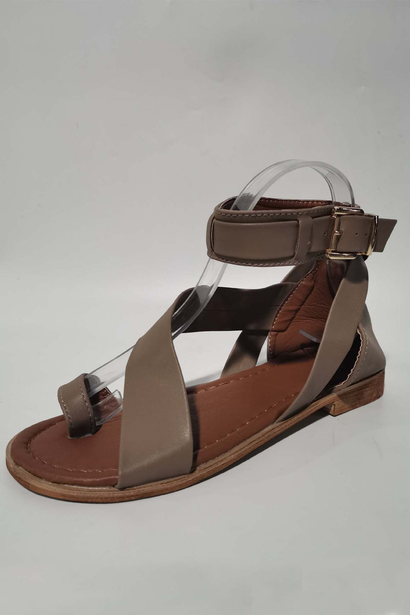 Classic Vintage Sandals with a Flattering Fit