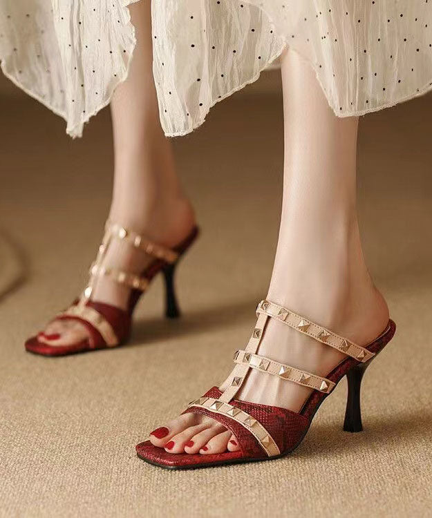Effortlessly Elegant Sandals with a Timeless Design