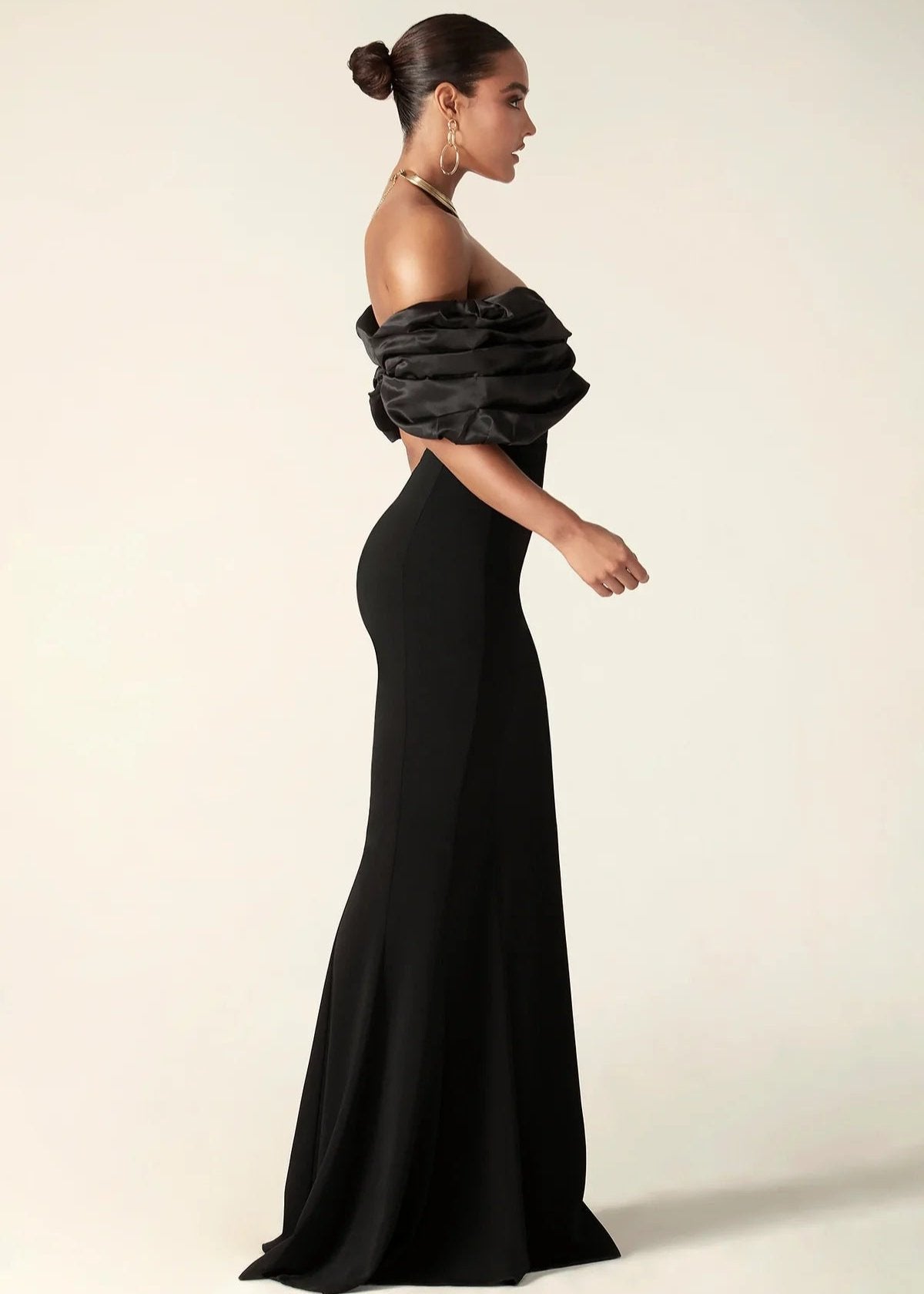 Effortlessly Elegant Garment with a Timeless Design