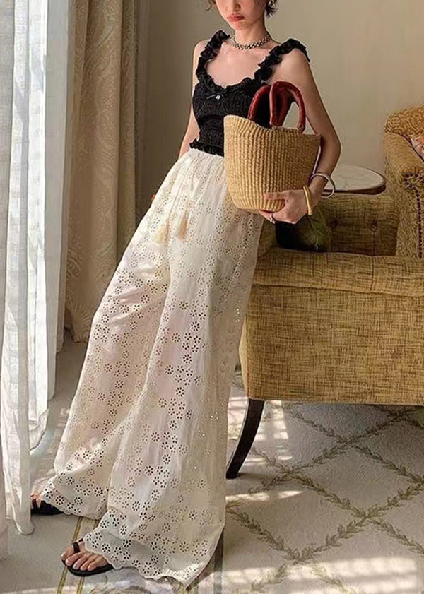 Effortlessly Elegant Pants with a Timeless Design