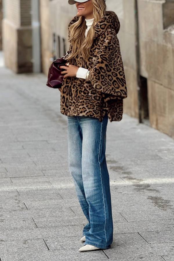 Effortlessly Elegant Coat with a Timeless Design