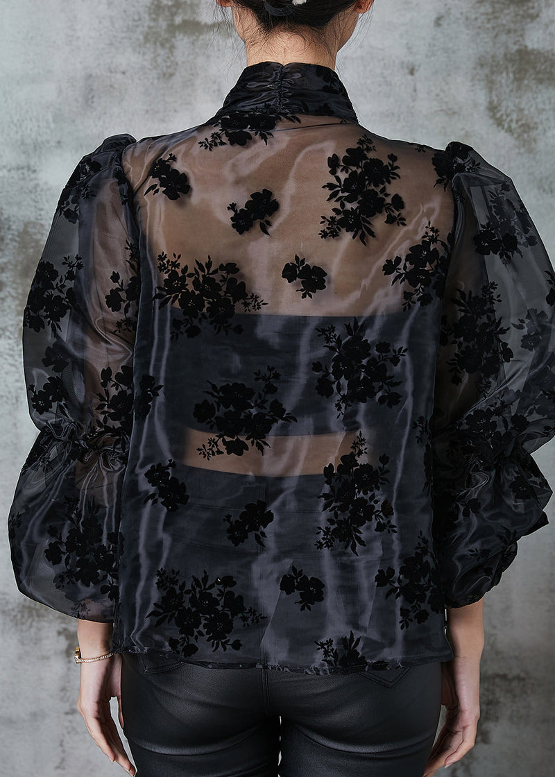 Well Tailored Blouse with a Graceful Silhouette