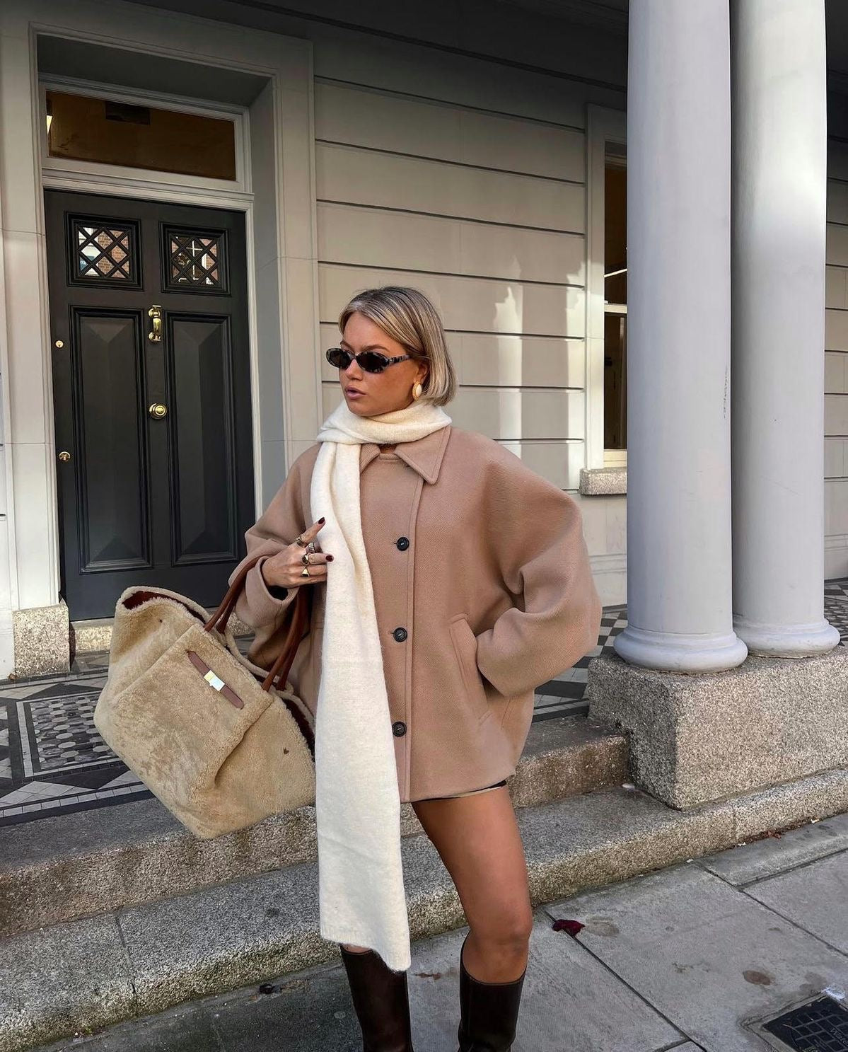 Well Tailored Coat with a Graceful Silhouette