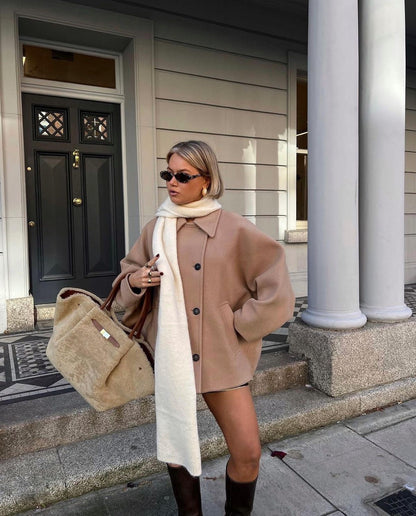 Well Tailored Coat with a Graceful Silhouette
