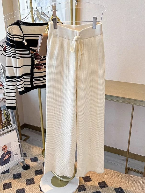 Classic Vintage Pants with a Flattering Fit