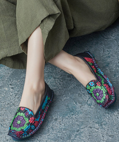 Effortlessly Elegant Shoes with a Timeless Design