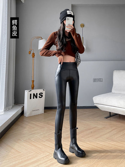 Effortlessly Elegant Pants with a Timeless Design