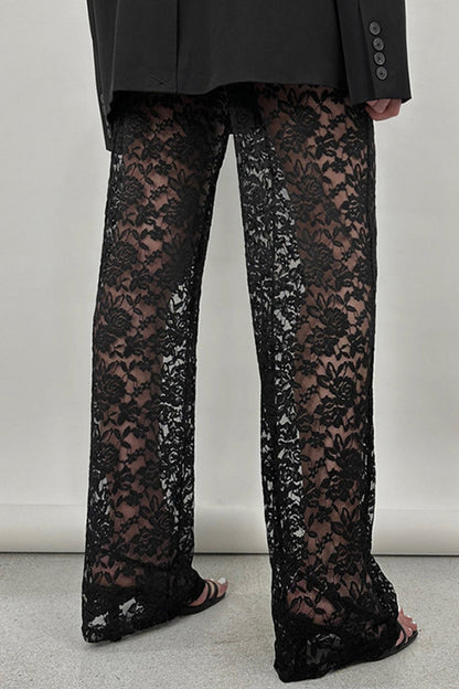 Effortlessly Elegant Pants with a Timeless Design