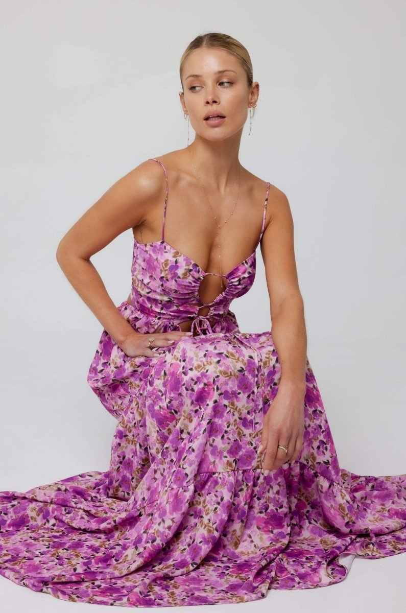 Gracefully Styled Dress for Any Occasion