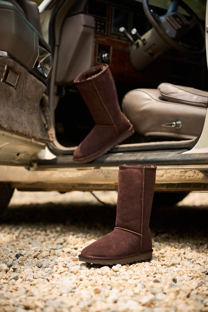 Well Tailored Boots with a Graceful Silhouette