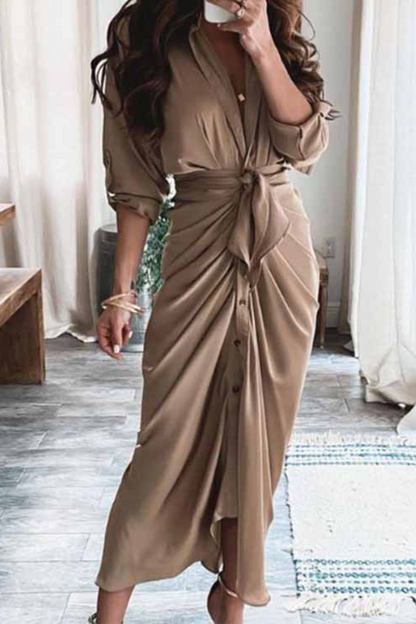 Beautifully Finished Dress in a Timeless Design