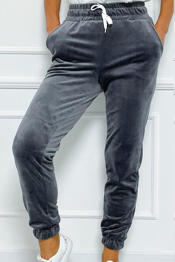 Well Tailored Pants with a Graceful Silhouette