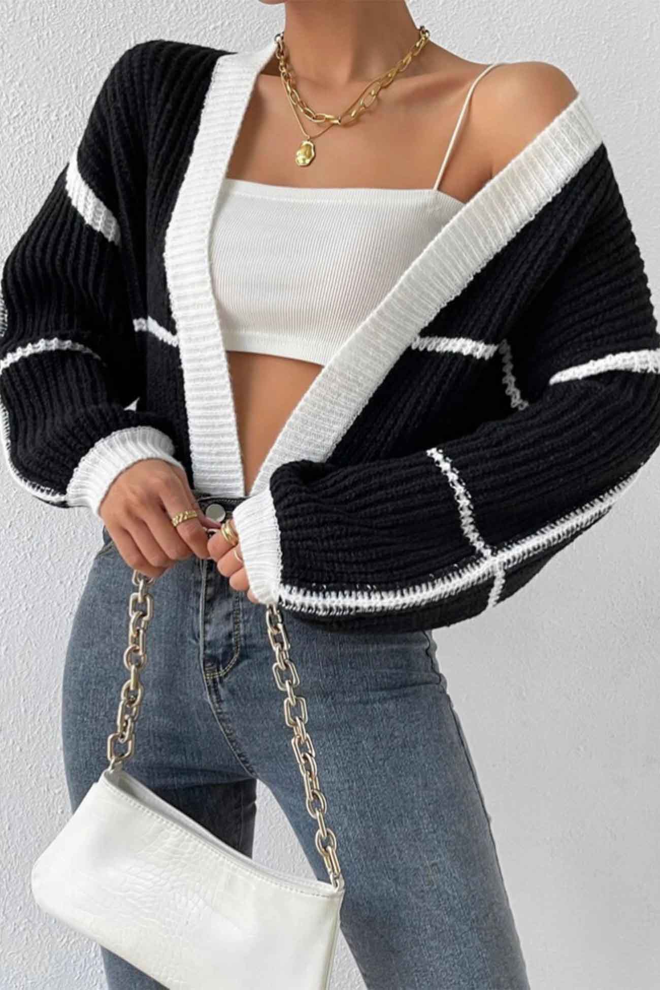Well Tailored Cardigan with a Graceful Silhouette