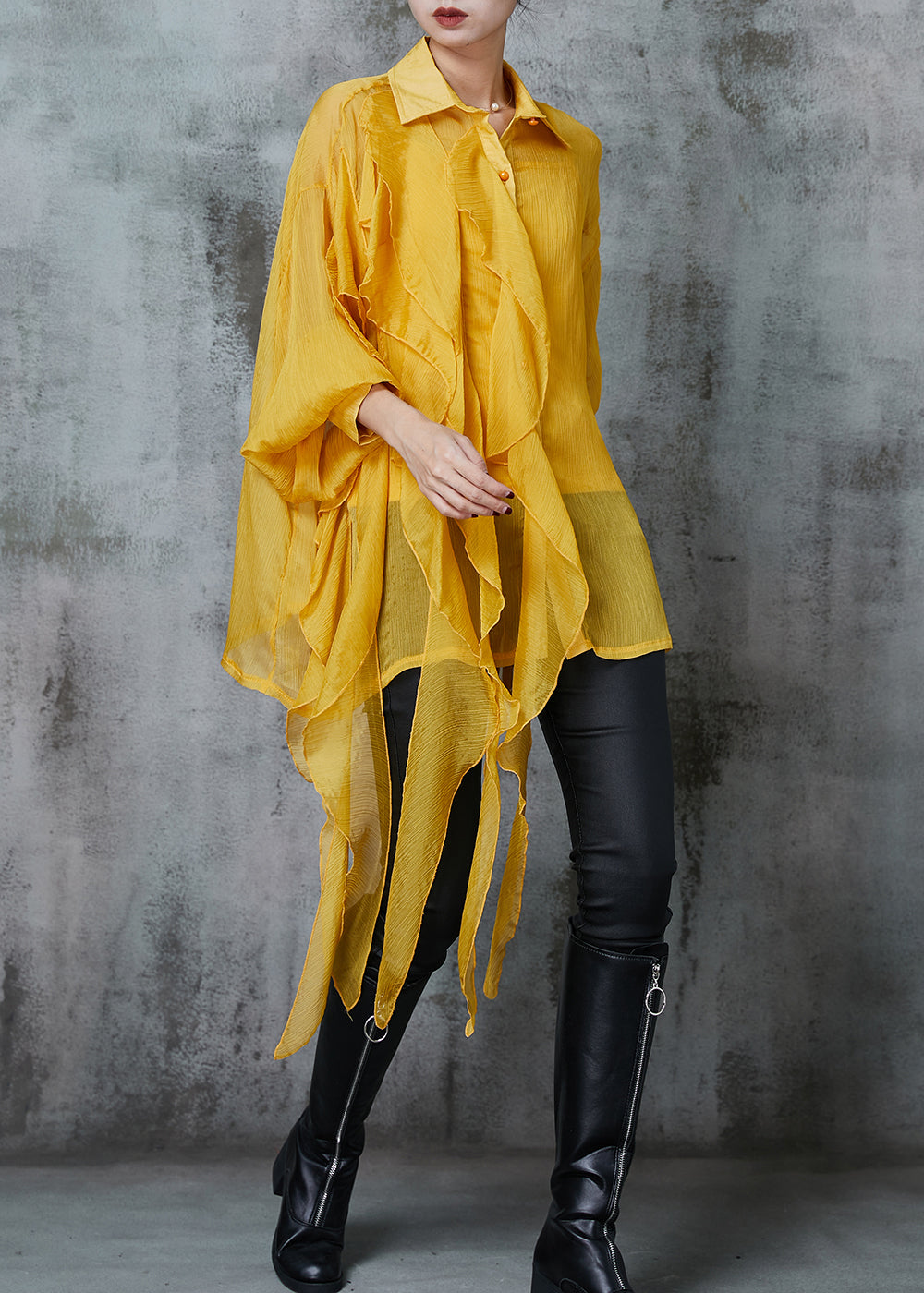 Well Tailored Blouse with a Graceful Silhouette