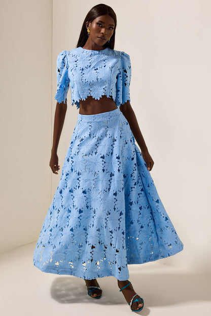 Well Tailored Top with a Graceful Silhouette