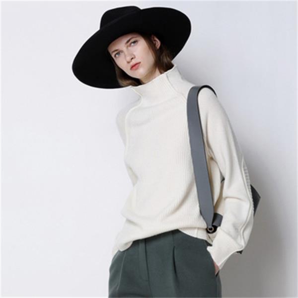 Effortlessly Elegant Sweater with a Timeless Design