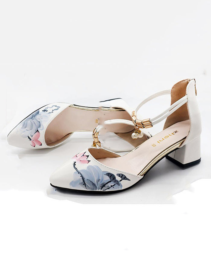 Effortlessly Elegant Sandals with a Timeless Design
