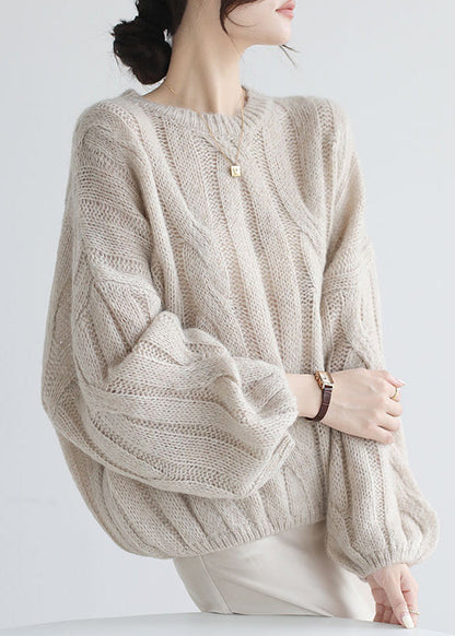 Well Tailored Sweater with a Graceful Silhouette