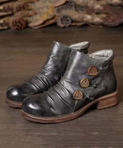 Effortlessly Elegant Boots with a Timeless Design