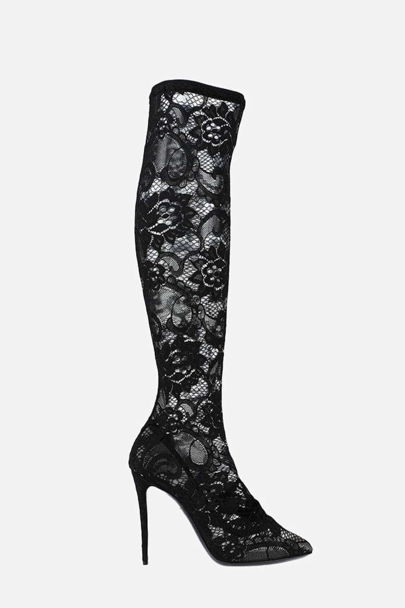 Well Tailored Boots with a Graceful Silhouette