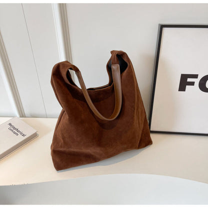 Well Tailored Bag with a Graceful Silhouette