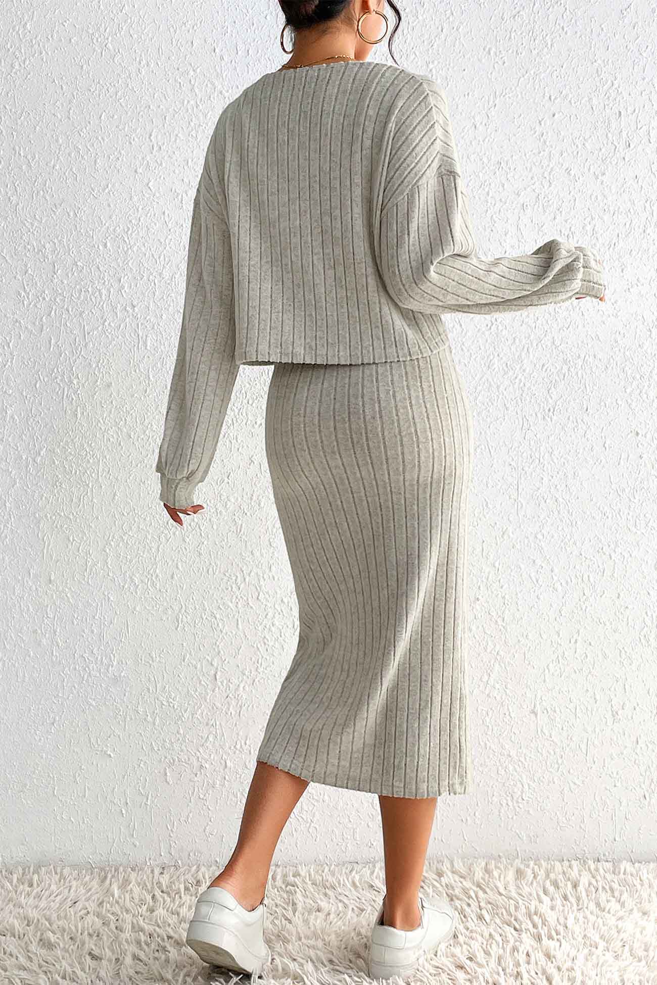 Well Tailored Cardigan with a Graceful Silhouette