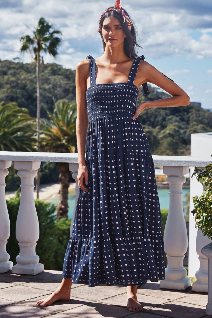 Well Tailored Dress with a Graceful Silhouette