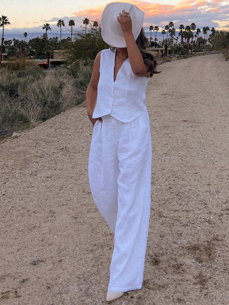 Effortlessly Elegant Pants with a Timeless Design