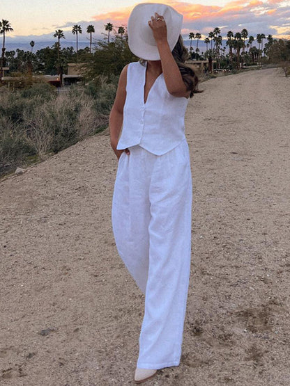 Effortlessly Elegant Pants with a Timeless Design