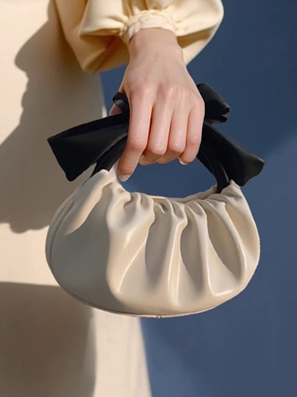Well Tailored Bag with a Graceful Silhouette