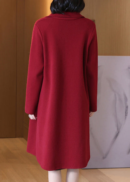 Well Tailored Coat with a Graceful Silhouette