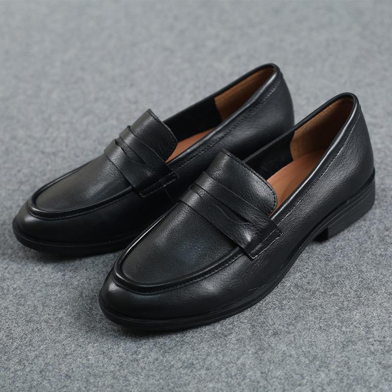 Effortlessly Elegant Shoes with a Timeless Design