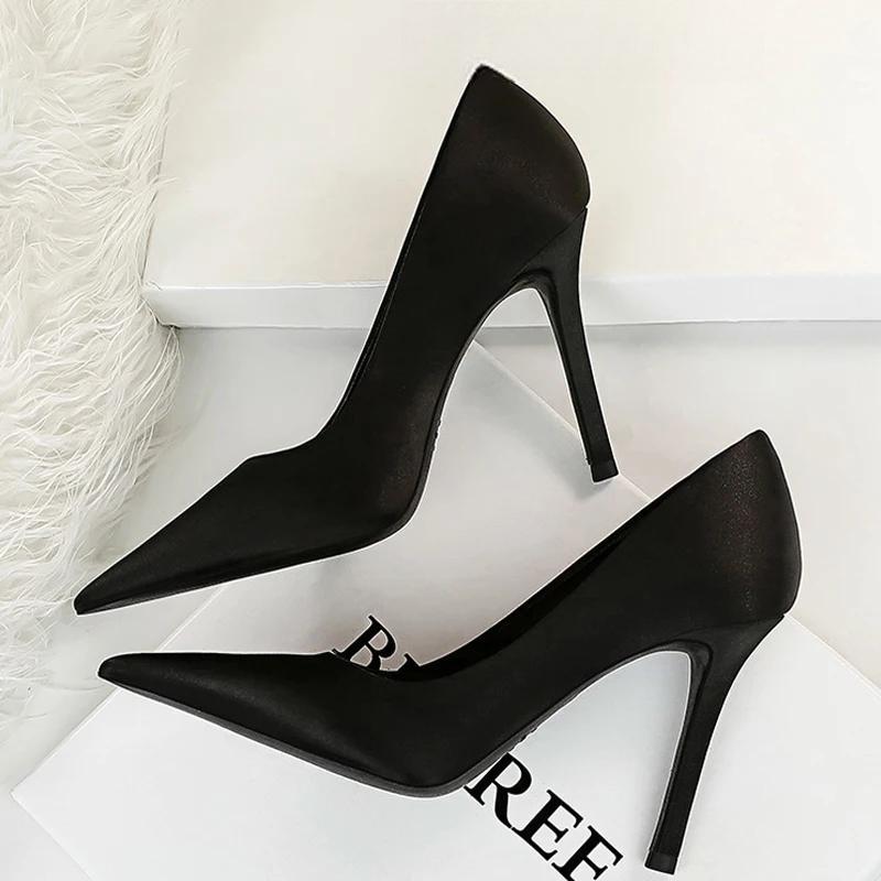 A Vintage Style Shoes with Delicate Timeless Details