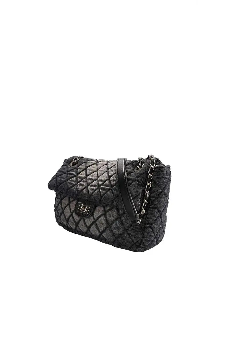Well Tailored Bag with a Graceful Silhouette