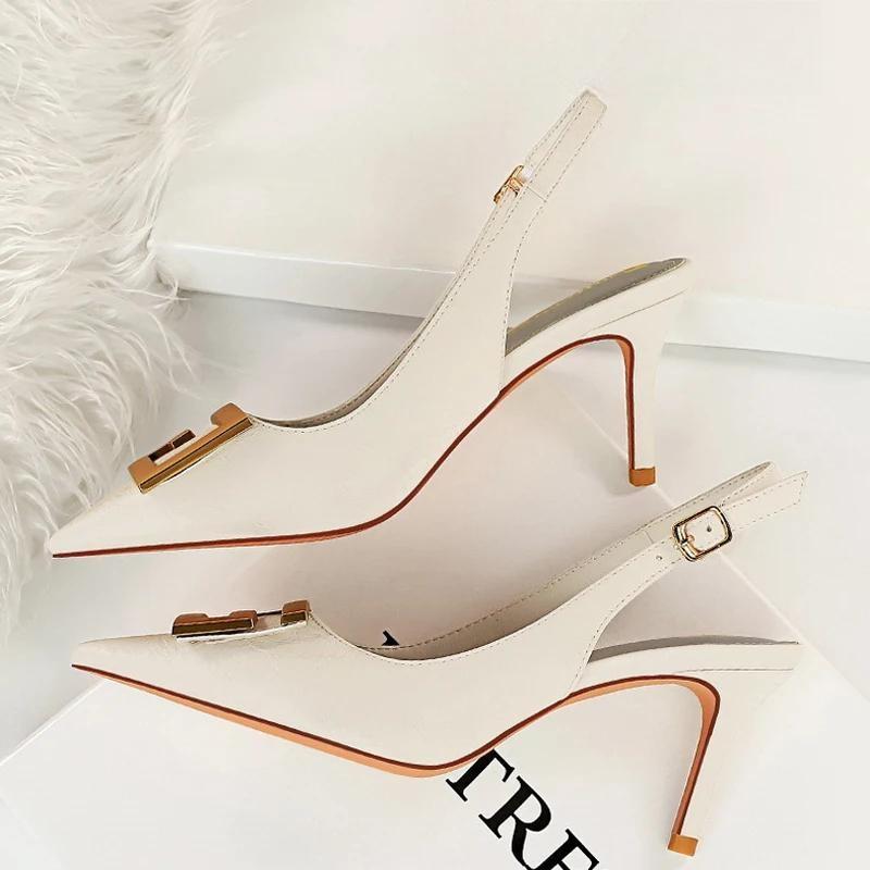Effortlessly Elegant Heels with a Timeless Design