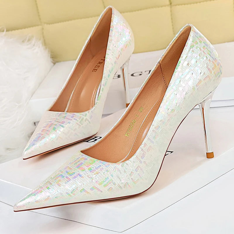 Well Tailored Heels with a Graceful Silhouette