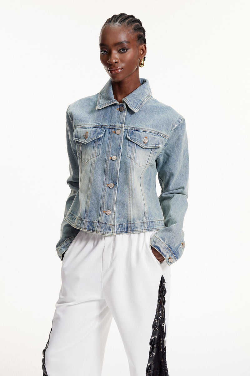 Effortlessly Elegant Jacket with a Timeless Design