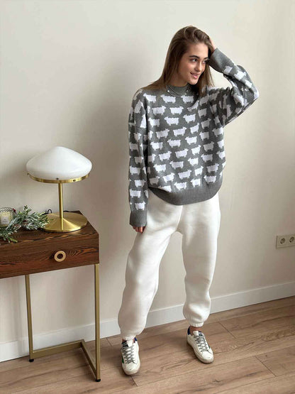 Effortlessly Elegant Sweater with a Timeless Design