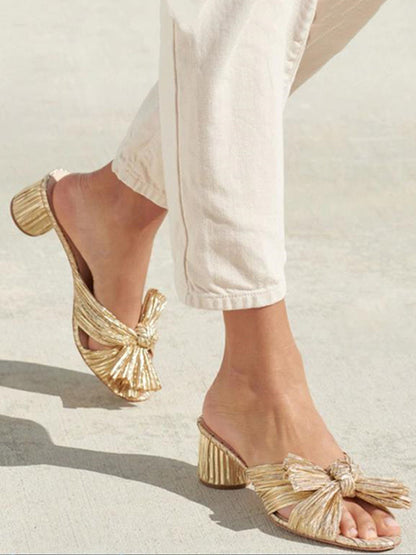 Effortlessly Elegant Sandals with a Timeless Design